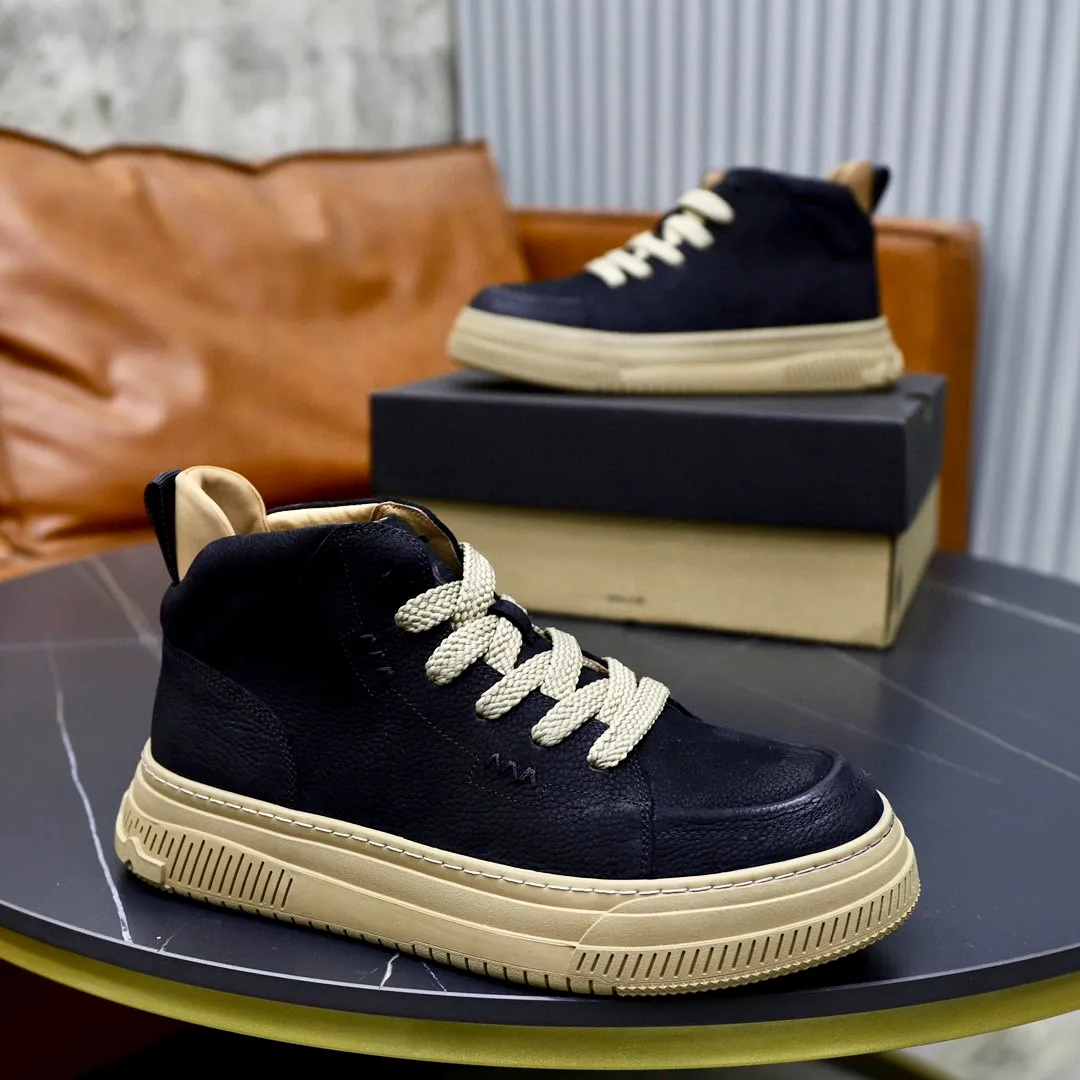 Ex-factory price: 640💰Thick wool imported from Australia Brand: UGG genuine purchasing agent Size: 38-44 Grade: Official website 1:1 Material: First layer of genuine leather waterproof and antifreeze upper Real wool lining Original non-slip soft wear-resistant outsole Style category: Men's casual shoes Trendy style Comfortable on the feet Color: Official website color synchronization